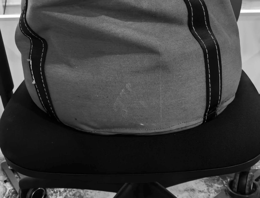 ErgoStretch chair seat impact durability test, meeting BIFMA and SGS standards.