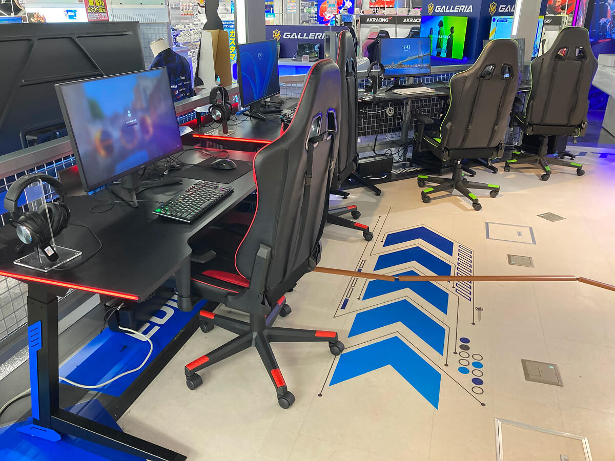 電動昇降式ゲーミングデスク「GT3」、エディオン横浜西口本店にて展示中